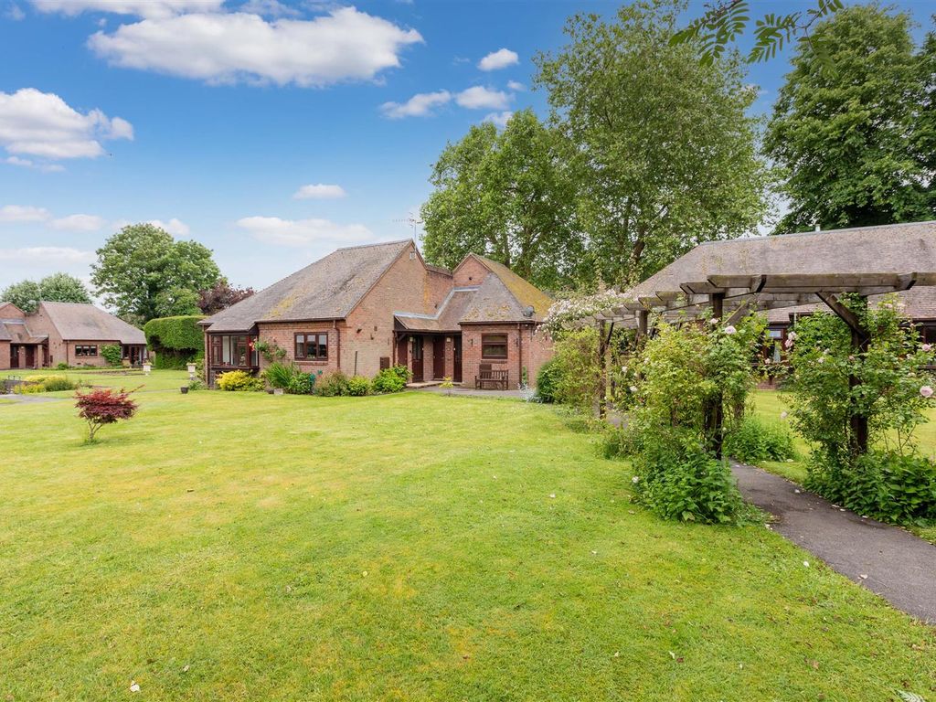 2 bed property for sale in Bowling Court, HenleyOnThames RG9, £