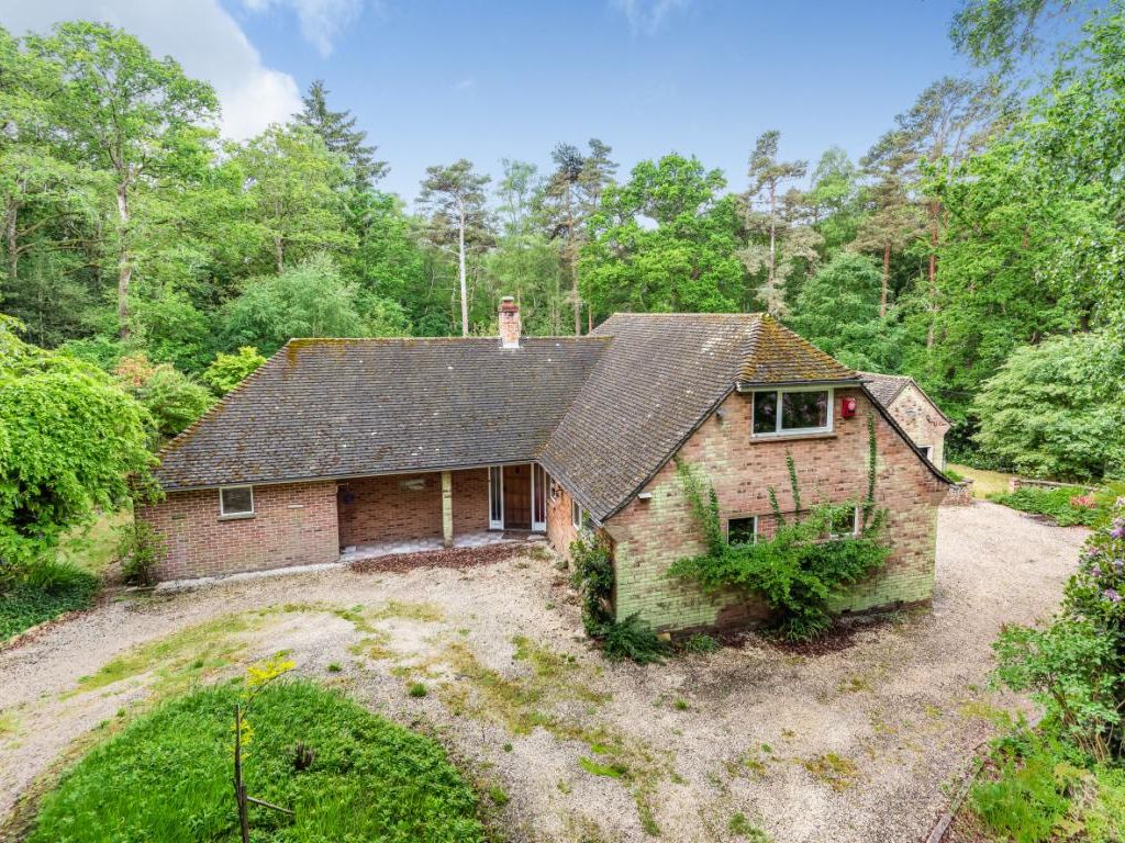 4 bed detached house for sale in Brimpton Road, Baughurst, Hampshire