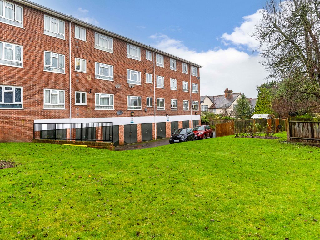 2 bed flat to rent in Gillies Court, Sidcup, Kent DA14, £1,500 pcm Zoopla