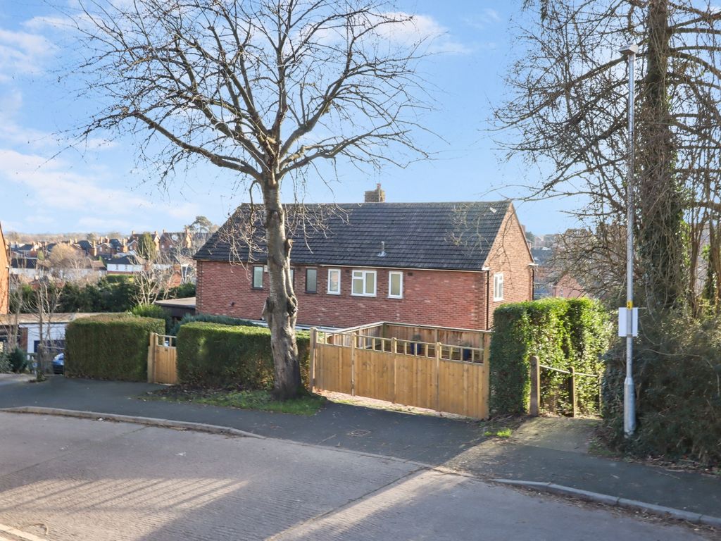 3 bed semidetached house for sale in Cotswold Road, Malvern WR14, £