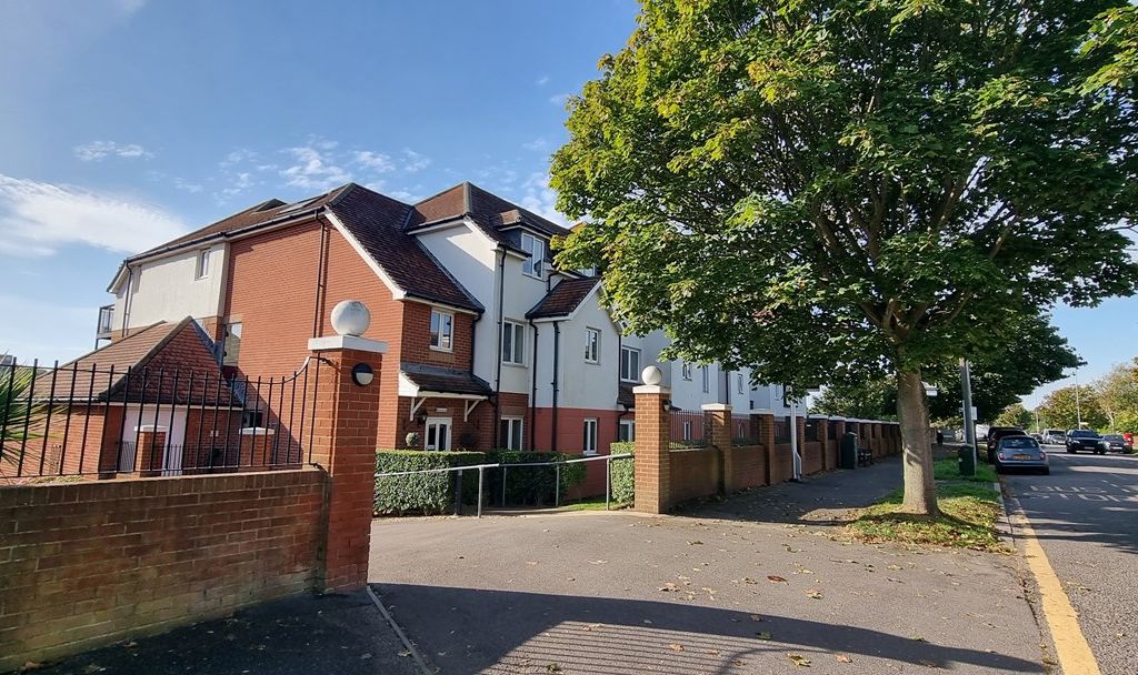 2 bed property for sale in Cooden Drive, BexhillOnSea TN39, £239,950