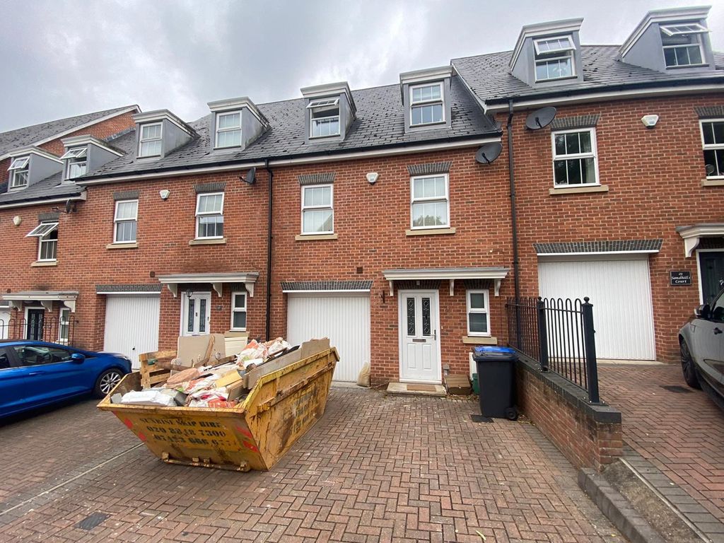 6 bed terraced house to rent in Sandhills Lane, Virginia Water GU25, £