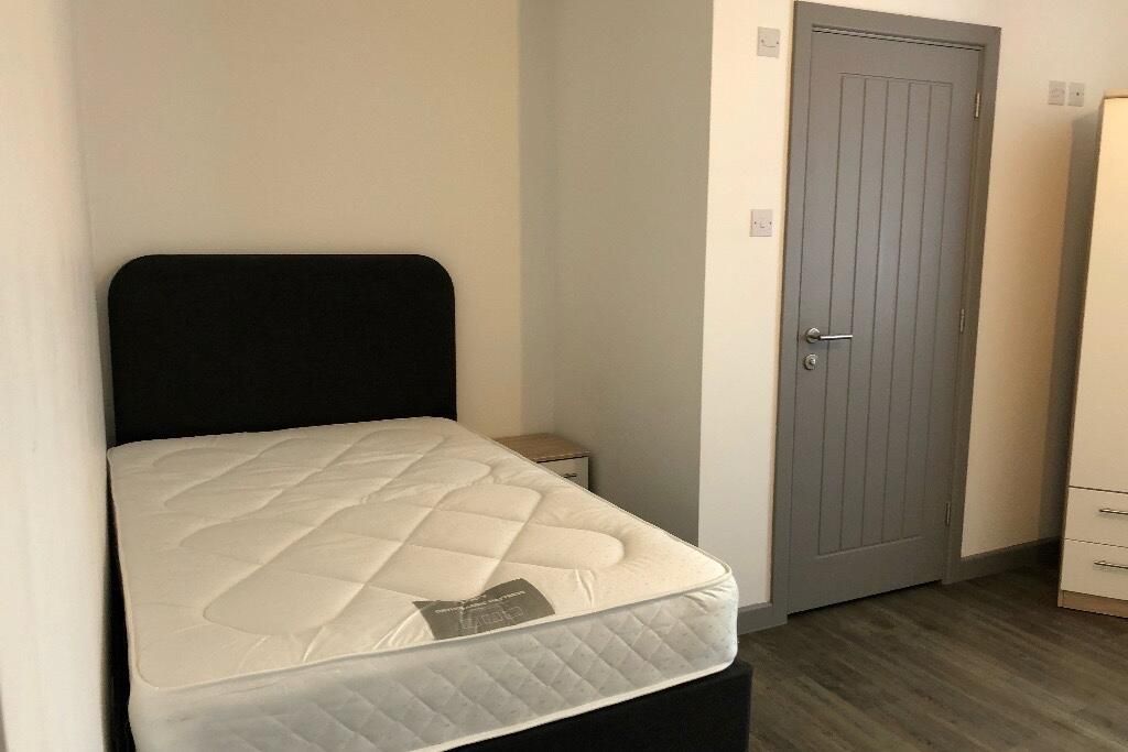 Room to rent in Devonshire Road, Prenton CH43, £475 pcm Zoopla