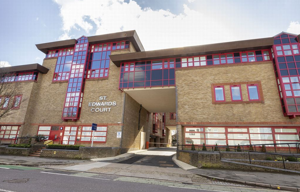 1 bed flat to rent in St. Edwards Court, Romford, London RM7, £1,350