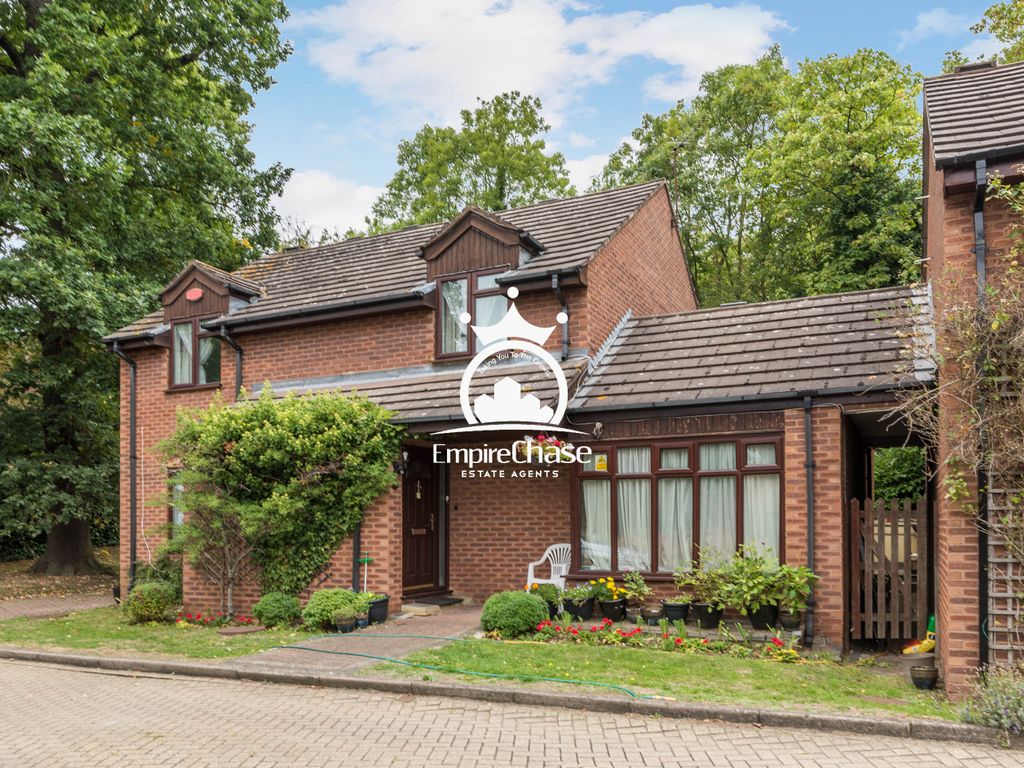 3 bed detached house to rent in Harrow Field Gardens, Harrow On The