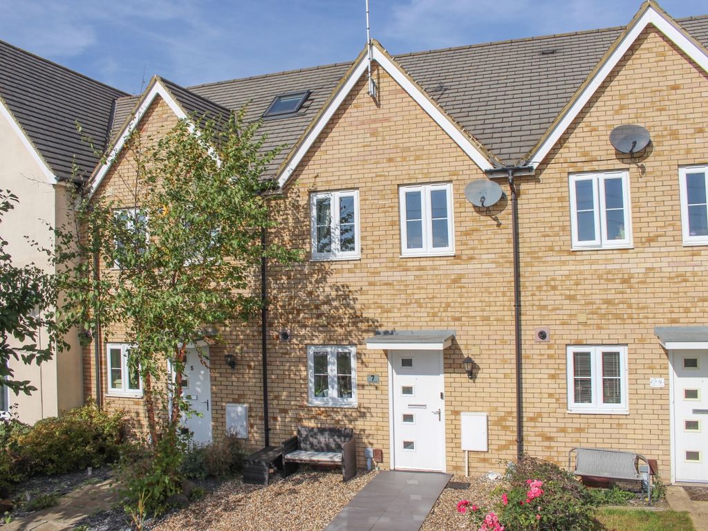 2 bed terraced house for sale in Warbler Road, Leighton Buzzard LU7, £300,000 Zoopla