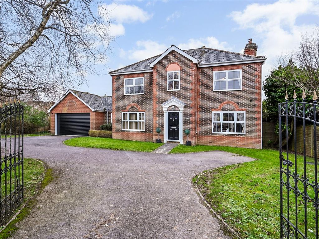 4 bed detached house for sale in Green Lane, Clanfield, Waterlooville