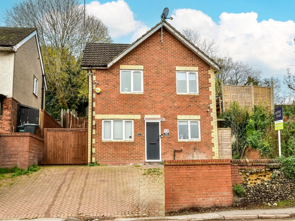 3 bed detached house for sale in Primrose Hill, Kings Langley WD4, £