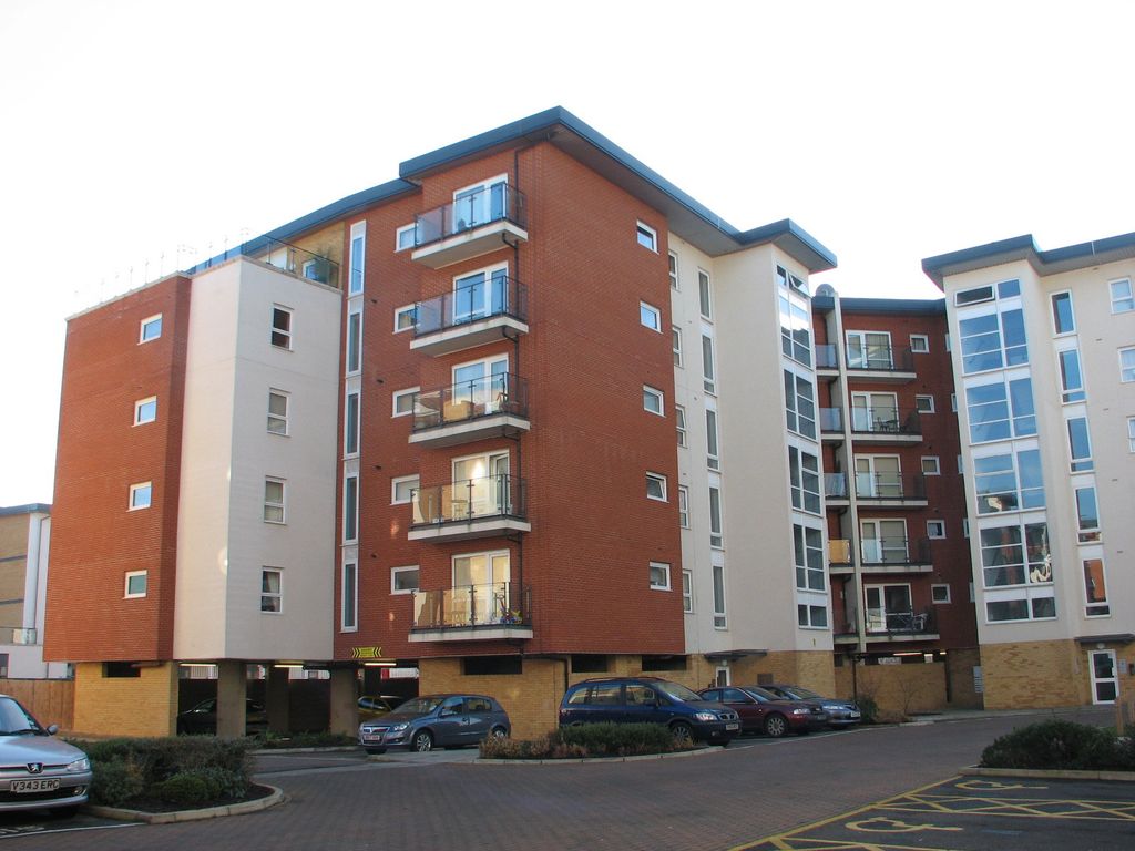 1 bed flat to rent in Clarkson Court, Hatfield AL10, £1,300 pcm Zoopla
