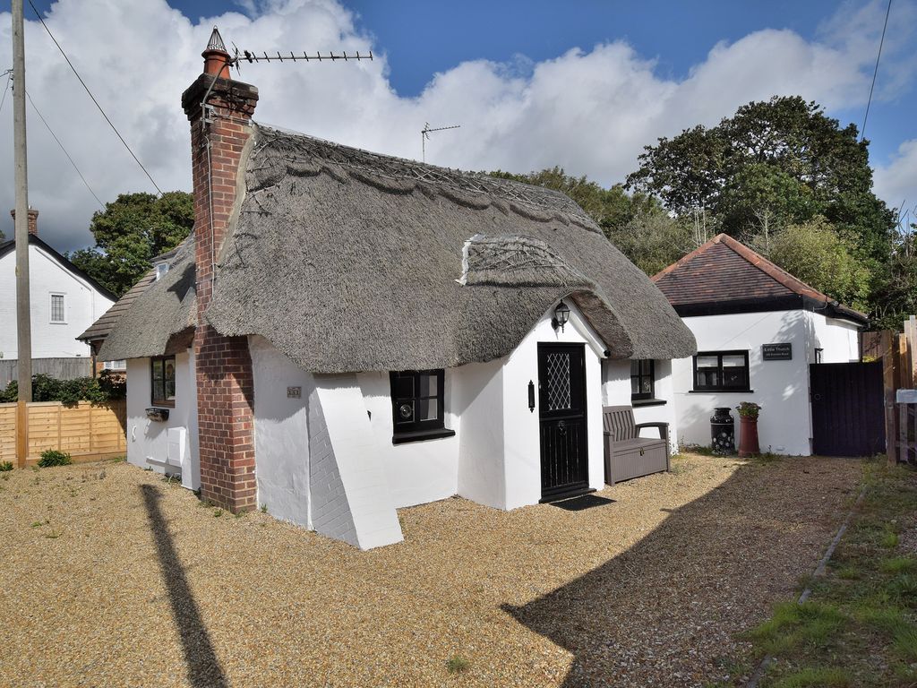 2 bed cottage for sale in Everton Road, Hordle, Lymington, Hampshire