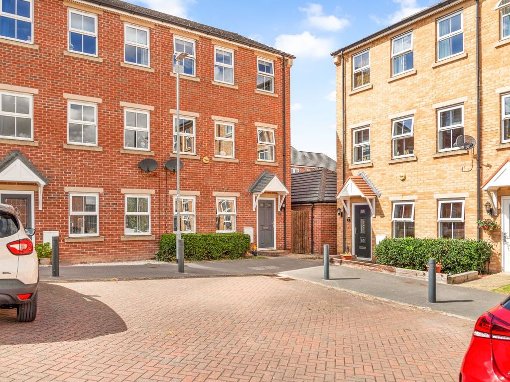 4 bed terraced house for sale in Bramble Square, East Ardsley