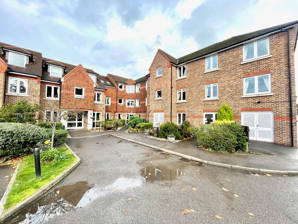 Flat 35 Linters Court, 101 London Road, Redhill, Surrey RH1  