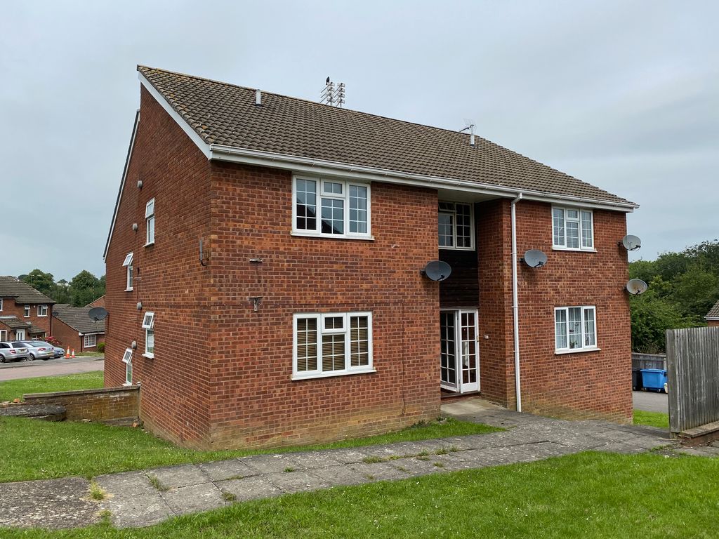 1 bed flat to rent in Balliol Road, Daventry, Northamptonshire. NN11