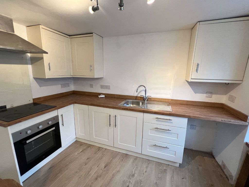 1 bed flat to rent in Fore Street, Bampton, Tiverton EX16, £660 pcm