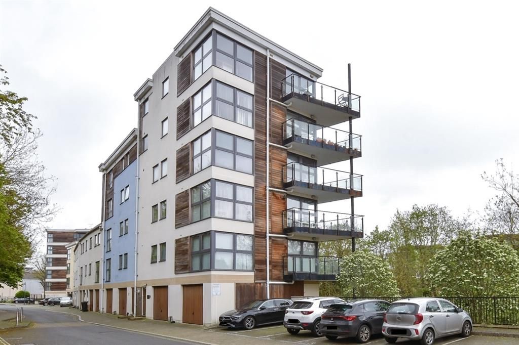 2 bed flat for sale in Clifford Way, Maidstone, Kent ME16, £235,000