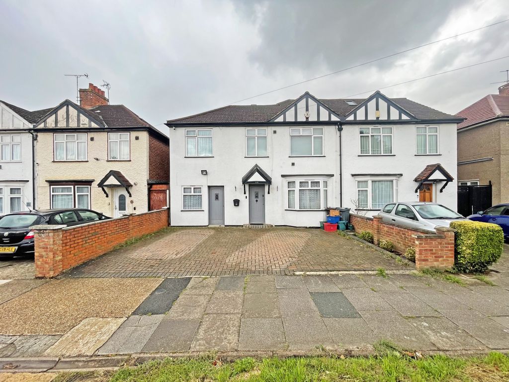 5 bed semidetached house for sale in Spring Grove Road, Hounslow TW3