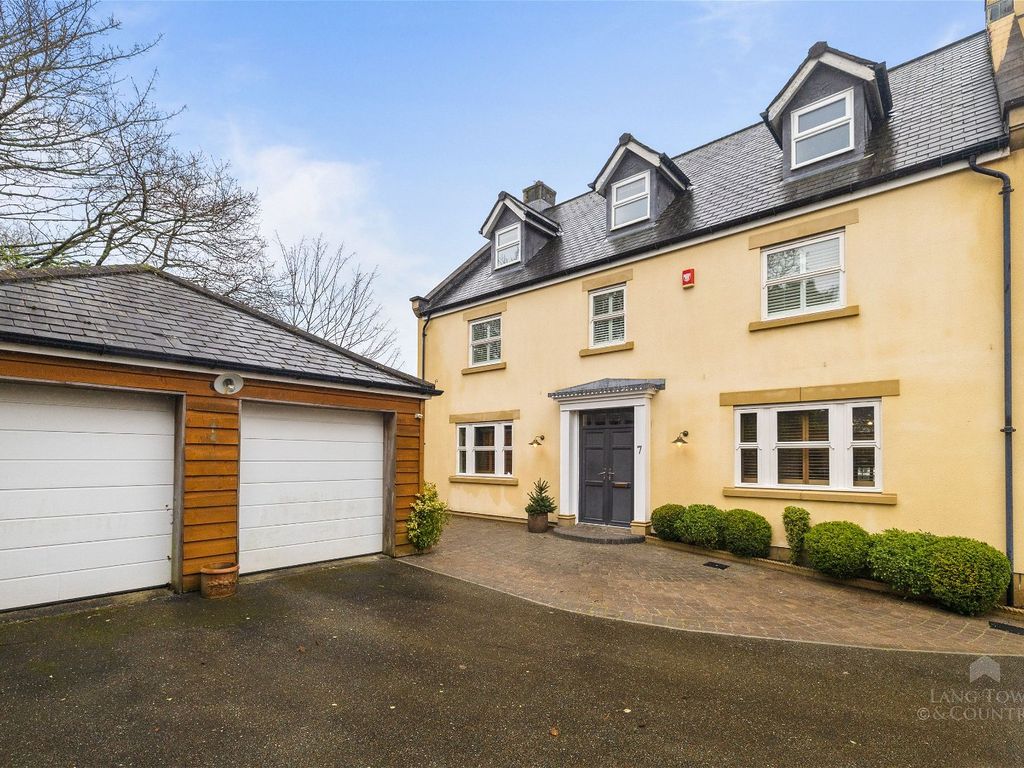 5 bed detached house for sale in Jellicoe Road, Manadon, Plymouth. PL5