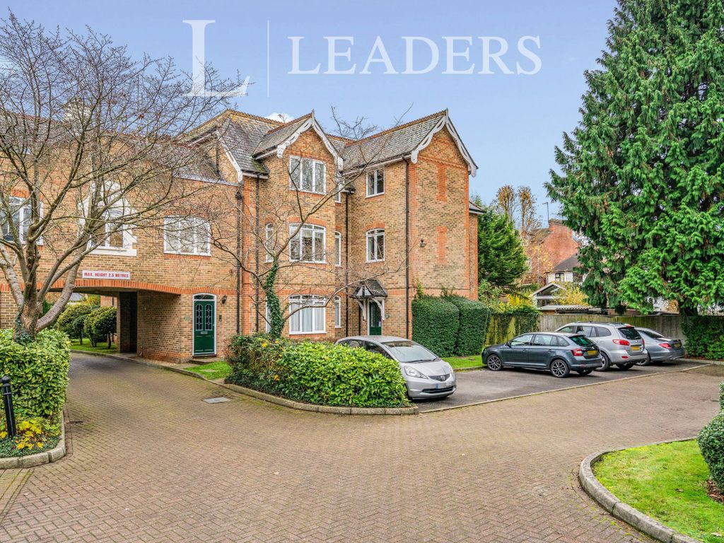 2 bed property to rent in Latium Close, Holywell Hill, St.Albans AL1, £