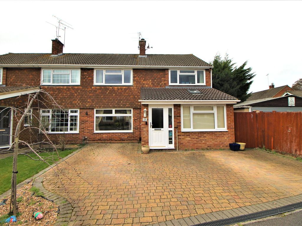 4 bed semidetached house for sale in Lendore Road, Frimley, Camberley