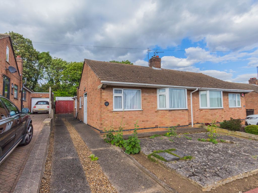 2 bed semidetached bungalow for sale in Knightlands Road