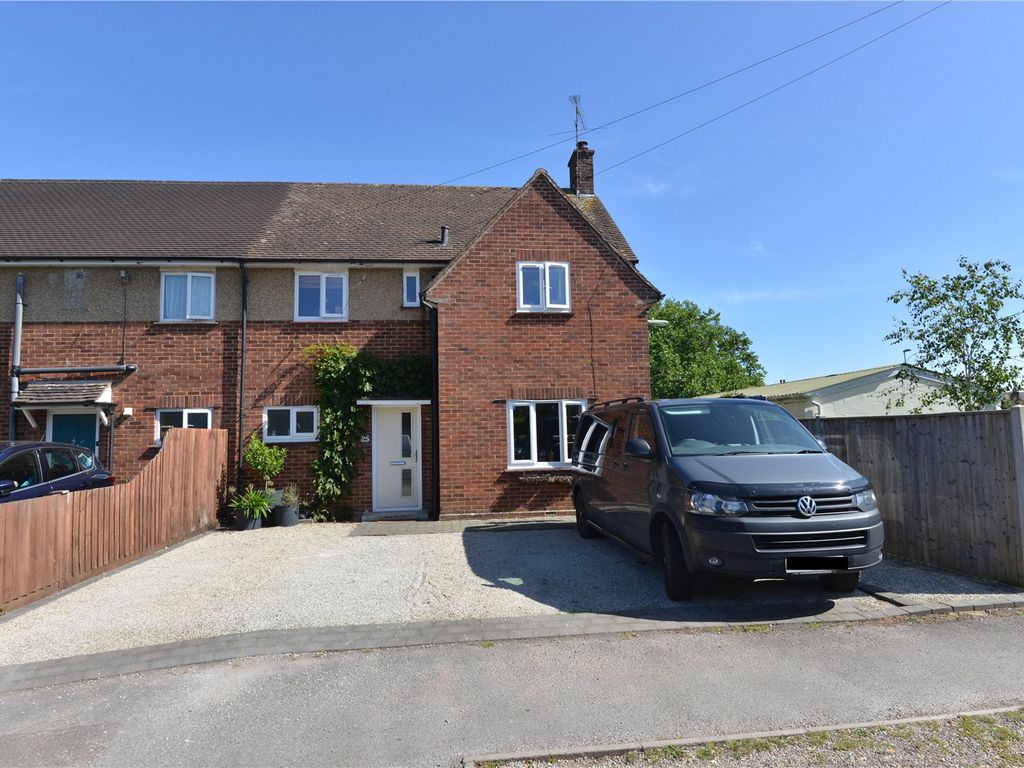 3 bed end terrace house for sale in The Bartons, Fordingbridge