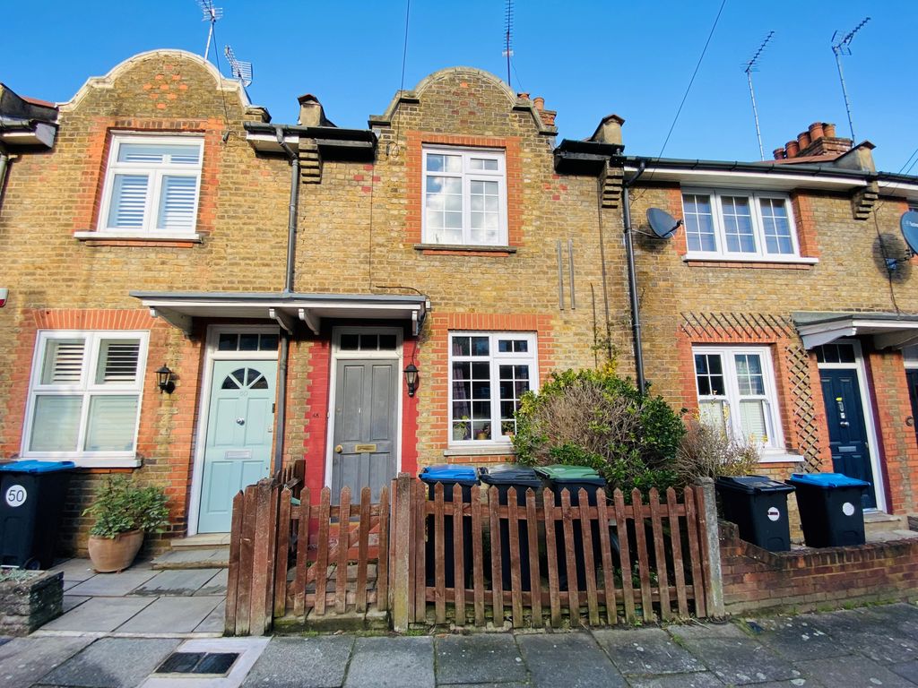 2 bed terraced house to rent in Hillside Grove, Southgate N14, £1,750