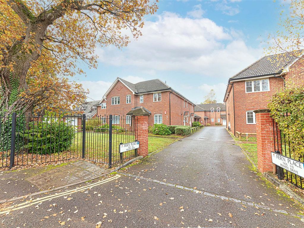 2 bed flat for sale in Fern Place, Farnborough, Hampshire GU14 Zoopla