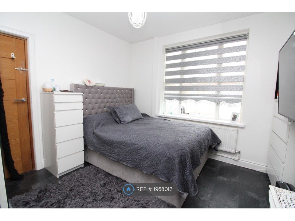 Room to rent in Goudhurst Road, Bromley BR1, £800 pcm Zoopla