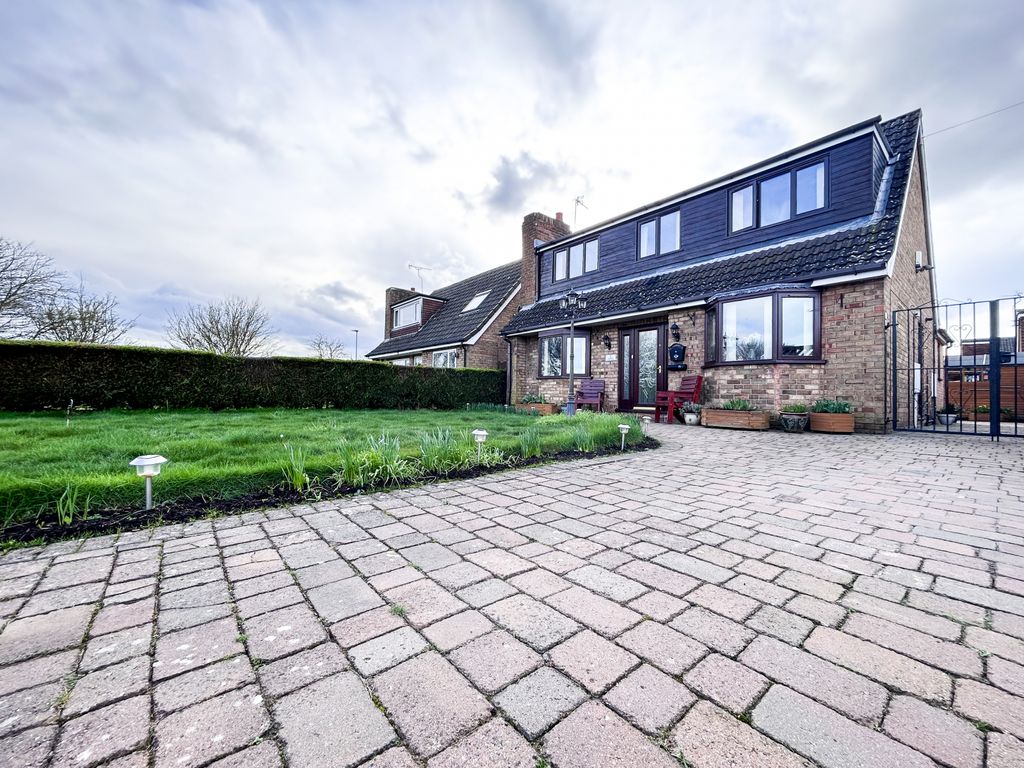 3 bed detached house for sale in Dorset Close West, BurtonUponStather