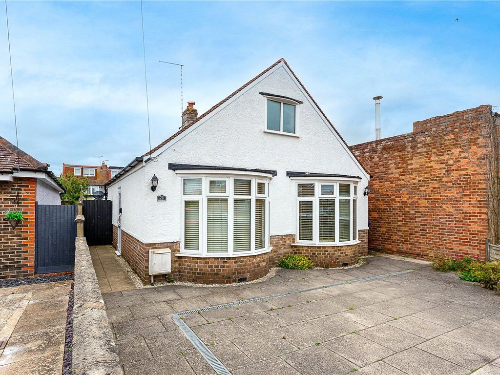 2 bed bungalow to rent in Livesay Crescent, Worthing, West Sussex BN14