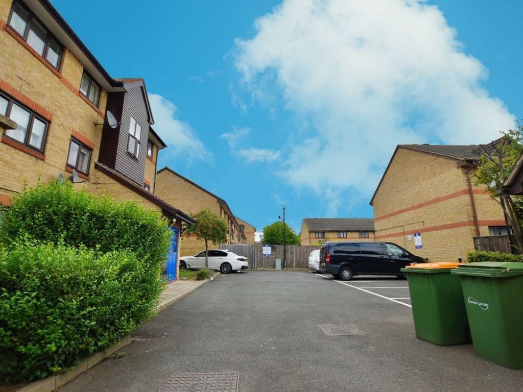 1 bed flat to rent in Falmouth Street, London E15, £1,500 pcm Zoopla