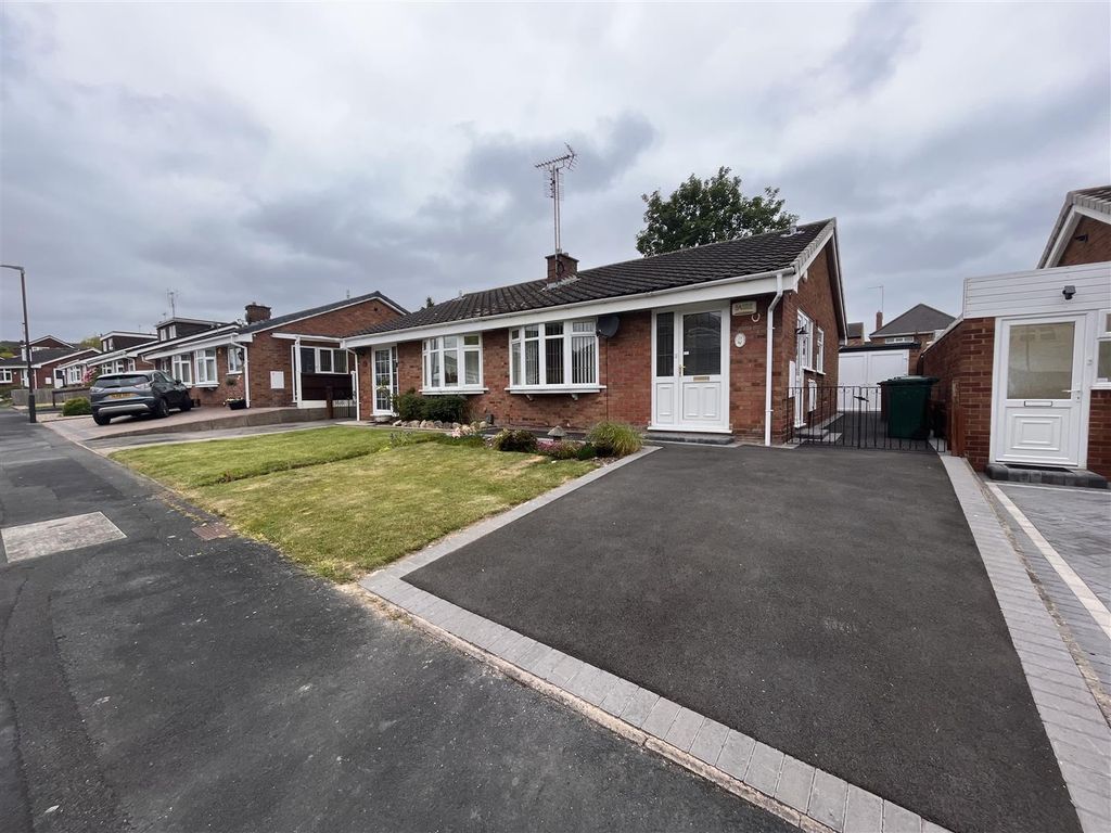 2 bed semidetached bungalow for sale in Wren Close, Woodville