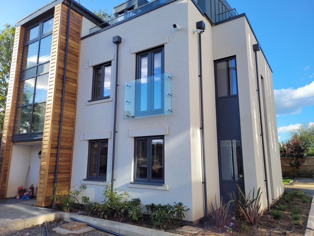 2 bed flat to rent in Lime Avenue, Leamington Spa CV32, £1,395 pcm Zoopla