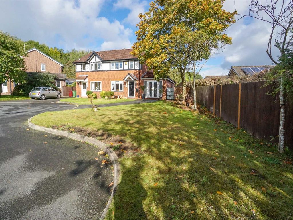 5 bed semidetached house for sale in Miry Lane, Westhoughton, Bolton