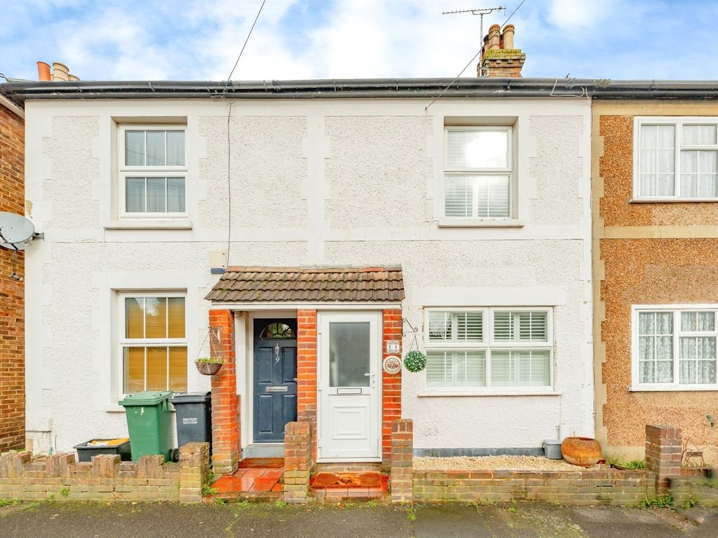 3 bed terraced house for sale in Albert Road, Merstham, Redhill RH1, £