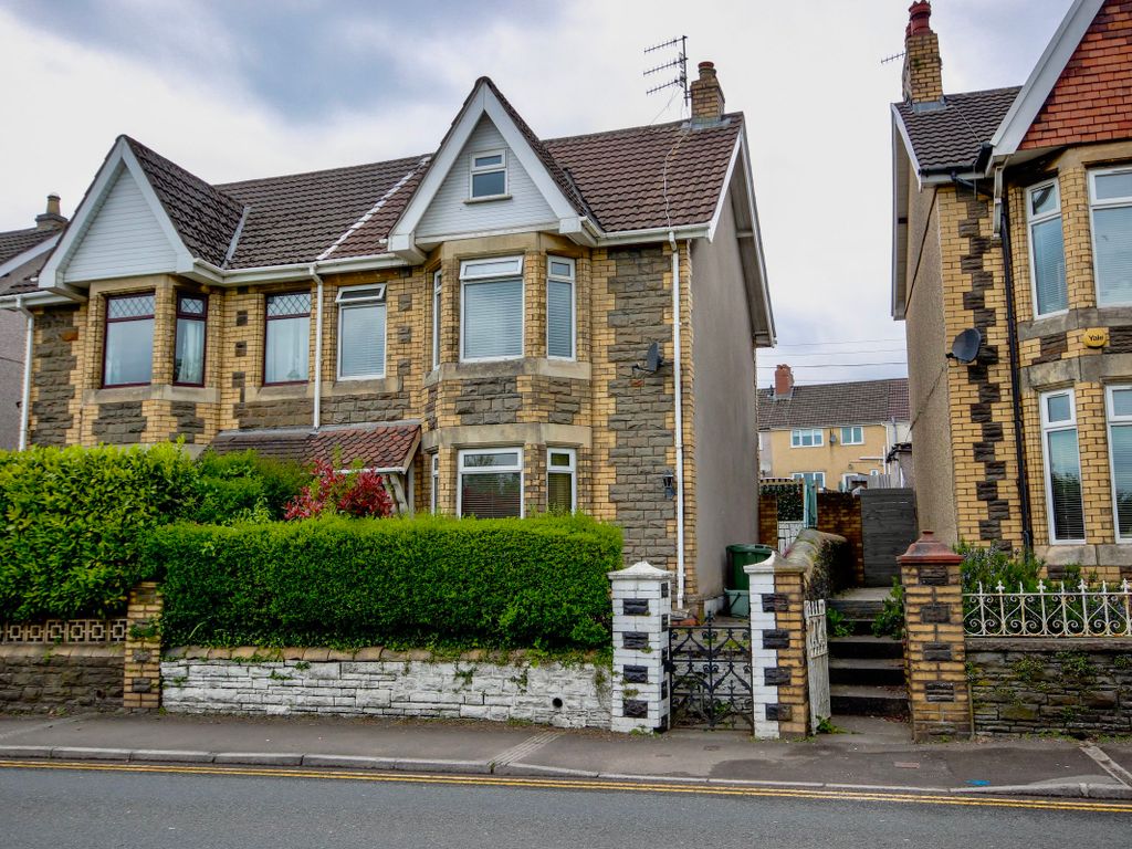4 bed semidetached house for sale in Blackwood Road, Pontllanfraith