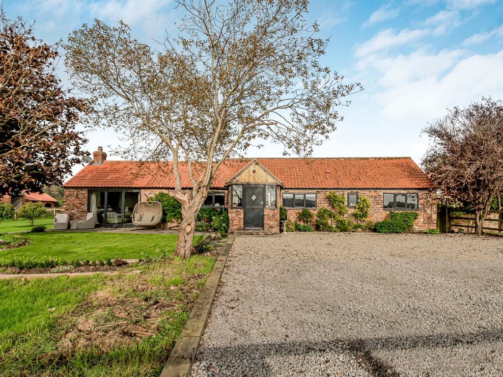 3 bed detached bungalow for sale in Field View, Long Lane, Beverley