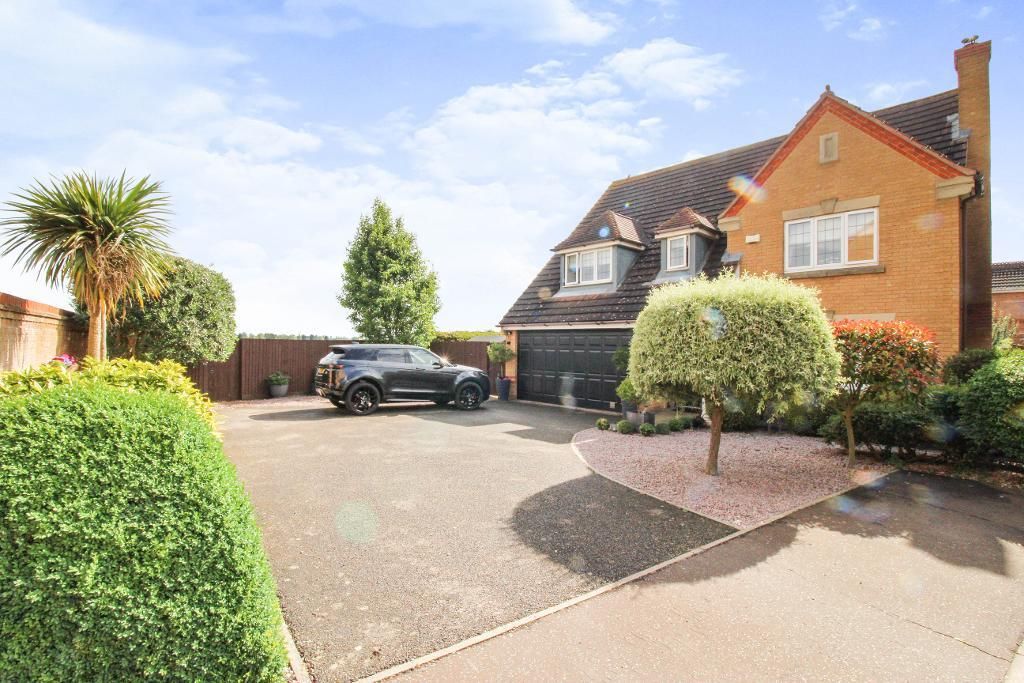 4 bed detached house for sale in Leiston Court, Eye, Peterborough PE6, £490,000 Zoopla