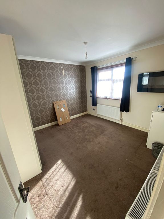 Room to rent in Barking, Essex IG11, £700 pcm Zoopla