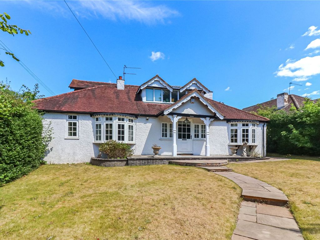 5 bed property for sale in Copthall Lane, Chalfont St. Peter, Gerrards