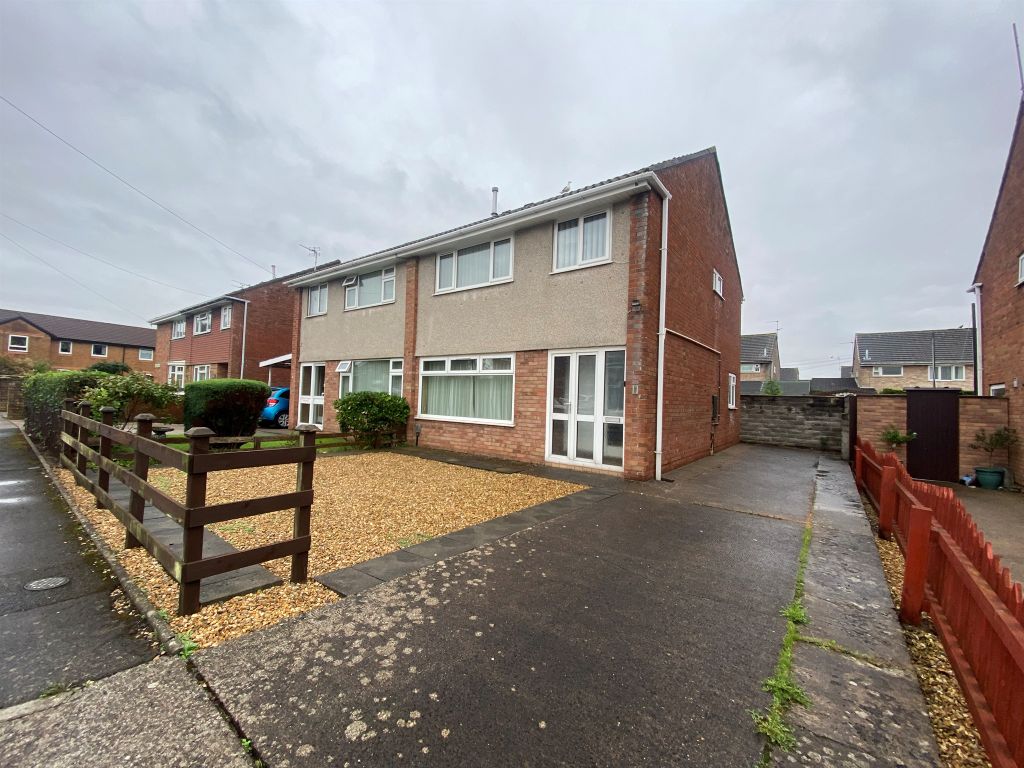 3 bed semidetached house for sale in Vincent Close, Barry CF63, £