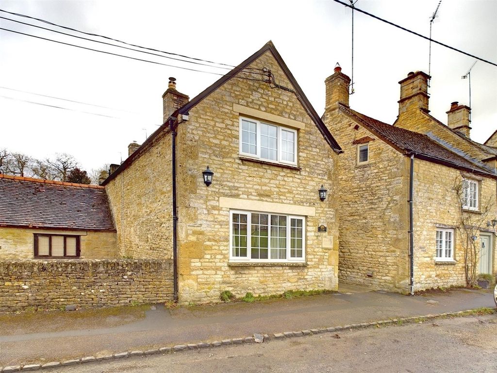 3 bed end terrace house for sale in Magpie Alley, ShiptonUnder