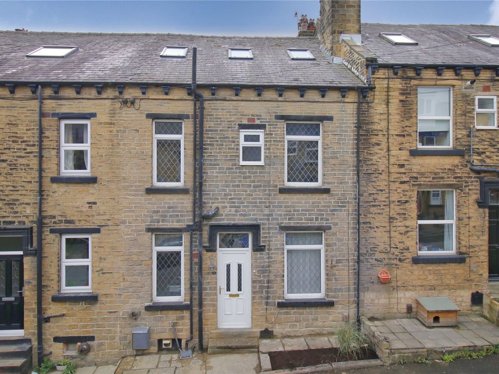 3 bed terraced house for sale in Nunthorpe Road, Rodley, Leeds, West