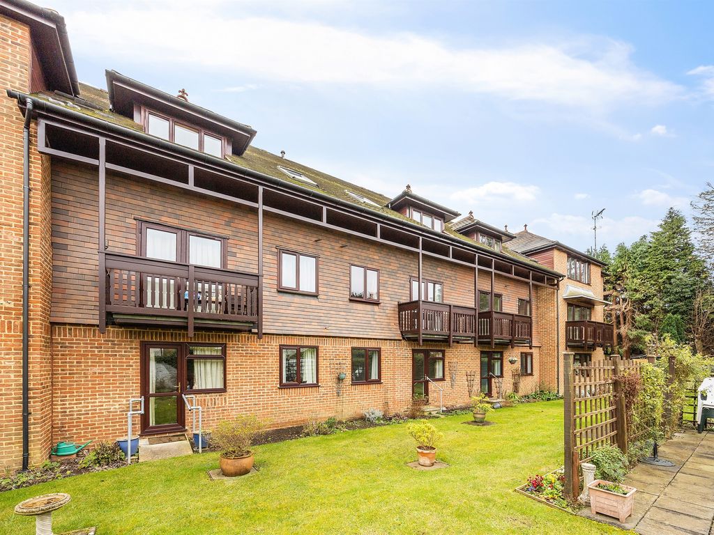 1 bed property for sale in Bartholemew Court, South Street, Dorking RH4