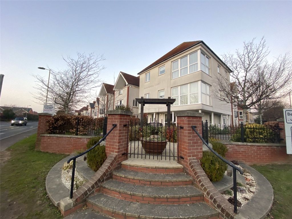 1 bed flat for sale in Avenue Road, Lymington, Hampshire SO41 Zoopla