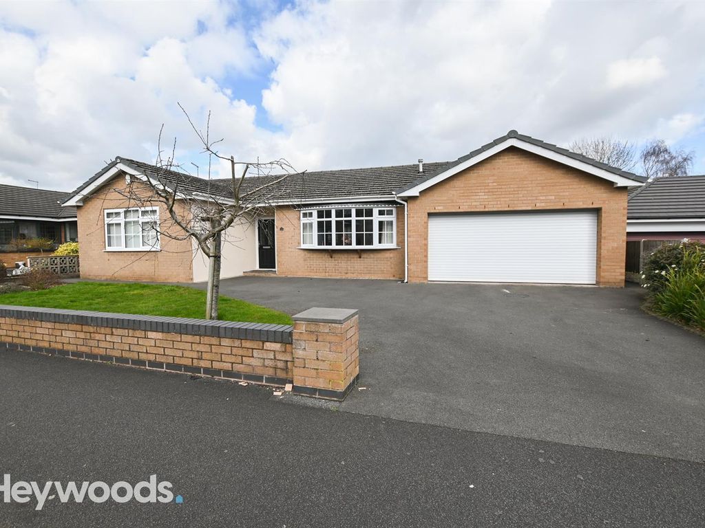 4 bed detached bungalow for sale in Geneva Drive, Westlands, Newcastle