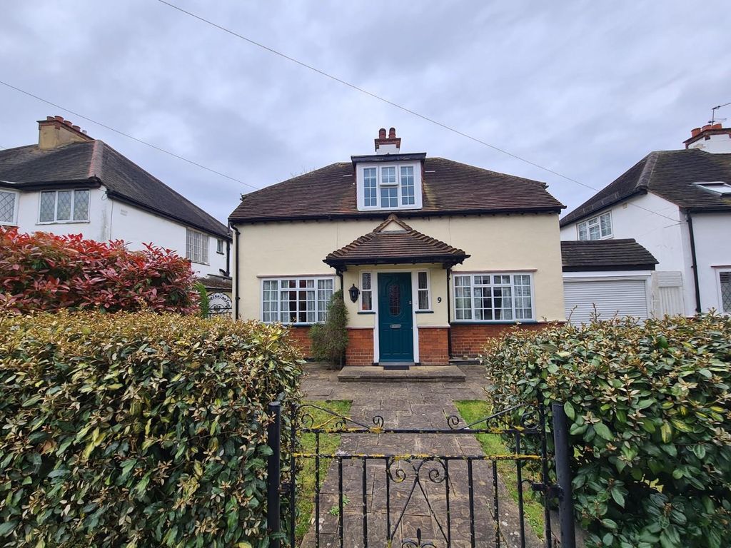 3 bed detached house for sale in Milton Avenue, Sutton, Surrey SM1, £