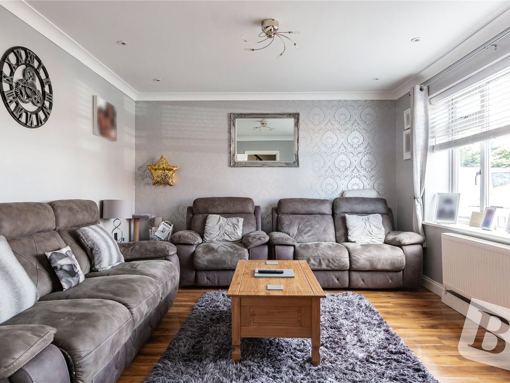 4 bed semidetached house for sale in Dunkellin Way, South Ockendon