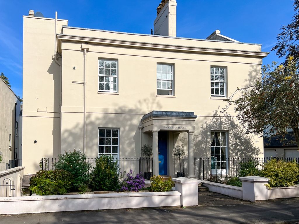 1 bed flat to rent in Beauchamp House, Beauchamp Hill, Leamington Spa