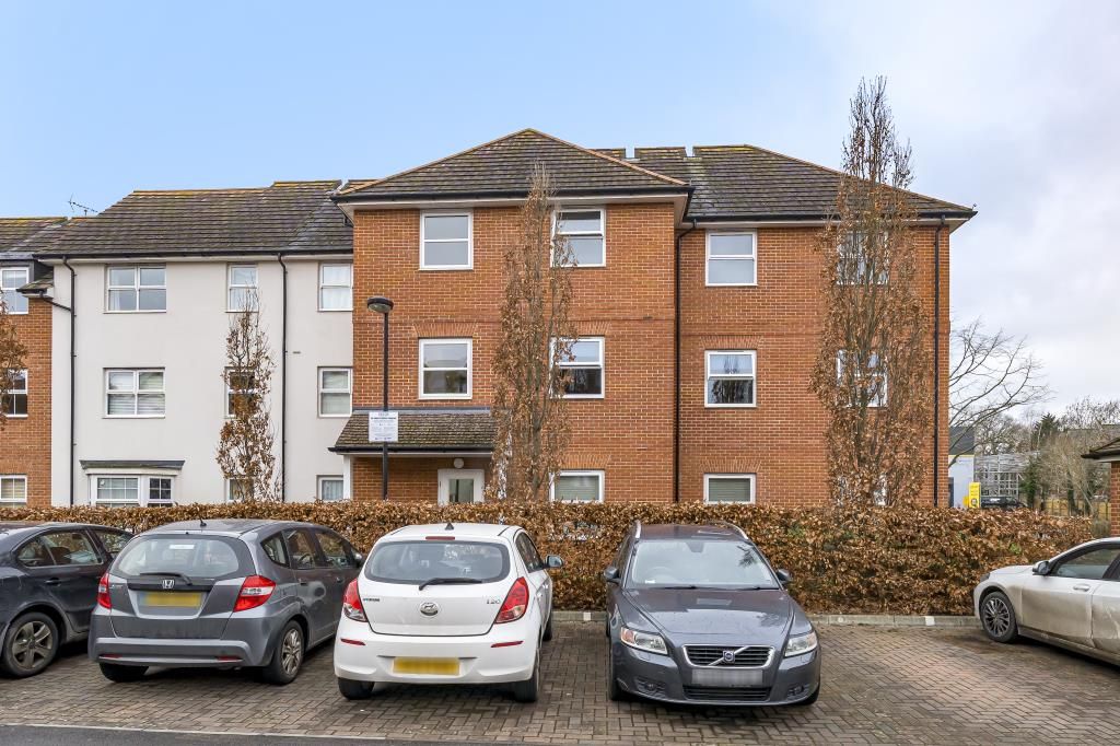 2 bed flat for sale in Wokingham RG41, Zoopla